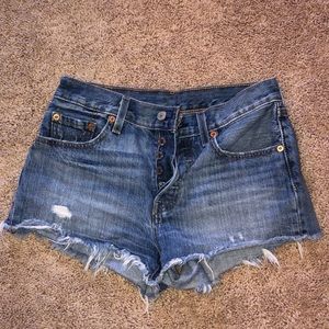 LEVI JEAN SHORTS W25!